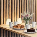 Uppdukat för mys i caféet på House of Possibilitas: kaffe, kaffebröd, dagens tidning