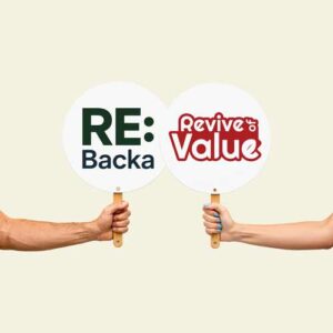 Skyltar med texten RE:Backa och Revive of Value.