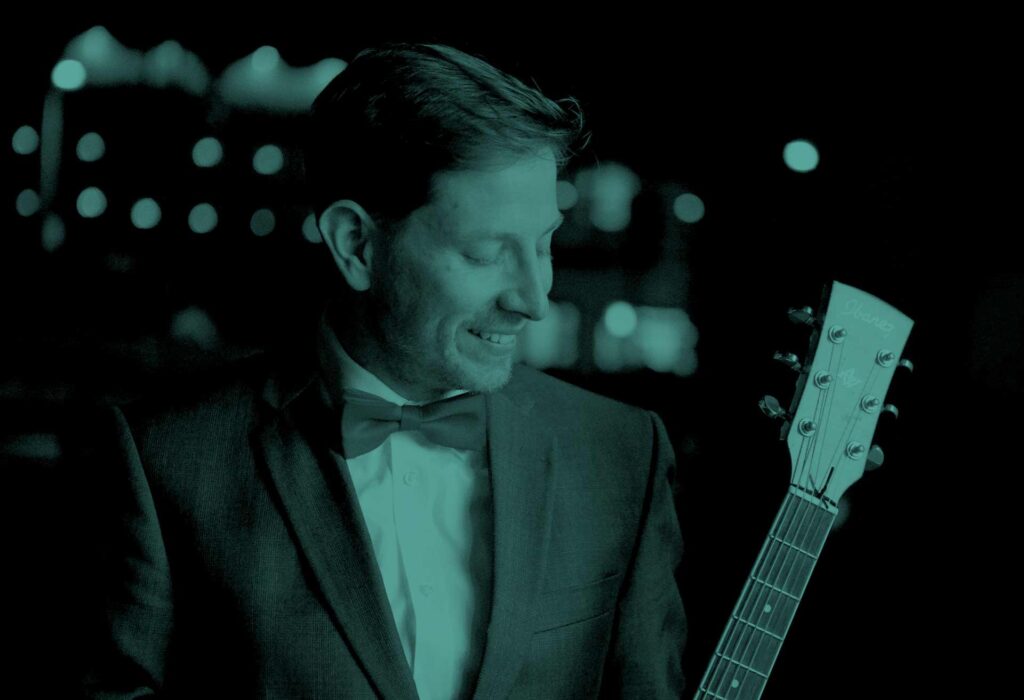 Daniel Teixiera med sin gitarr