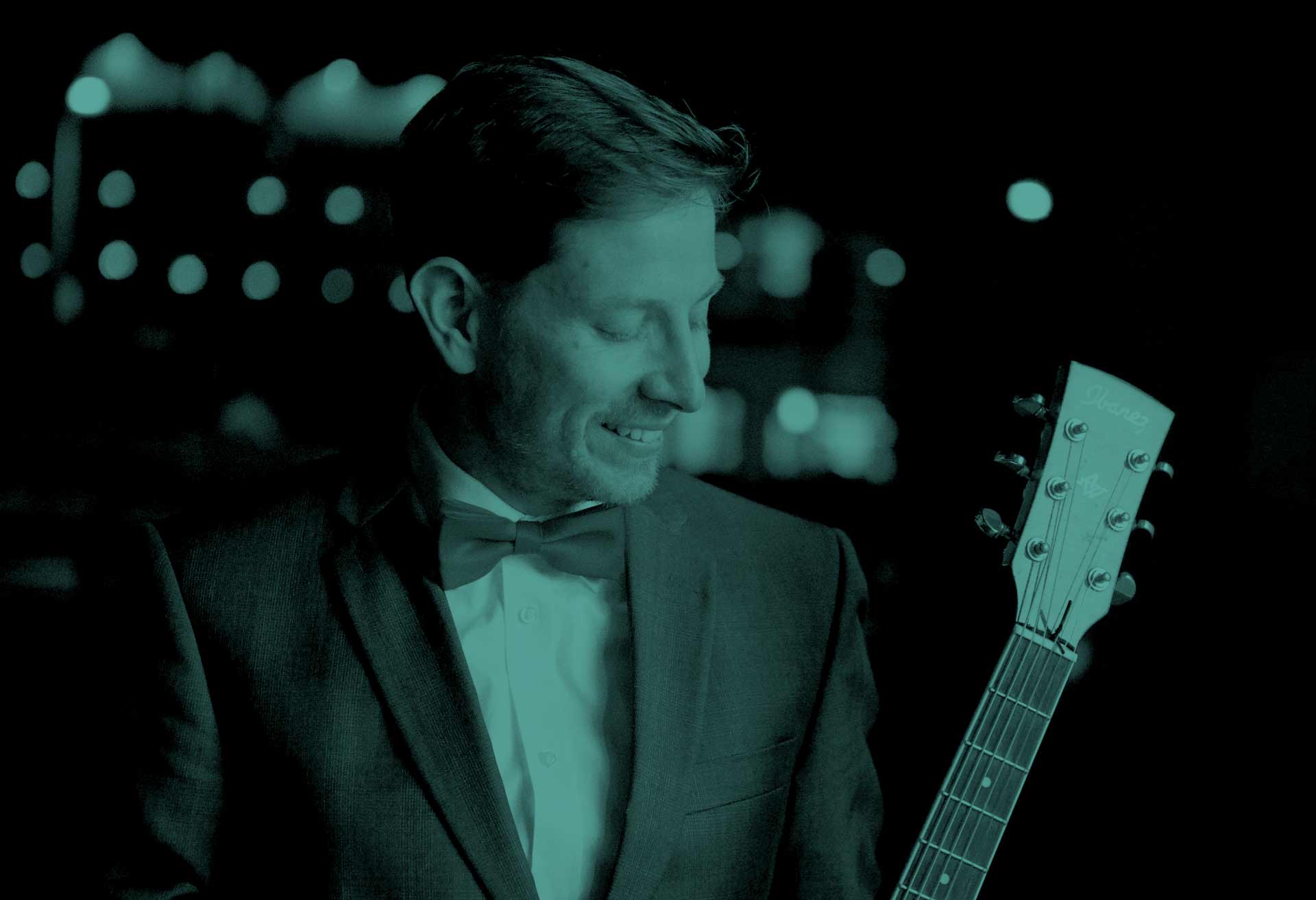 Daniel Teixiera med sin gitarr