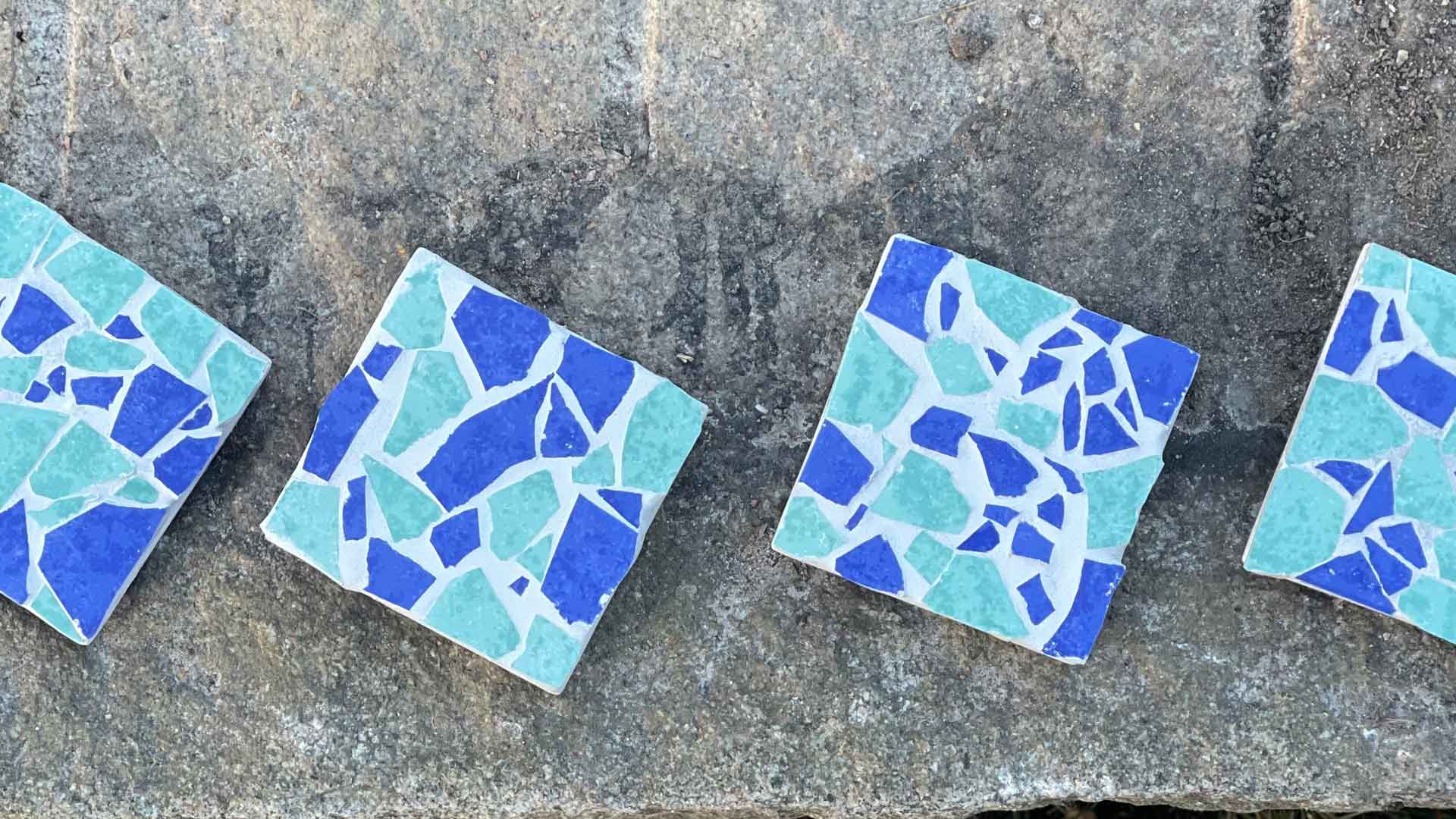 Mosaik av återbrukat material